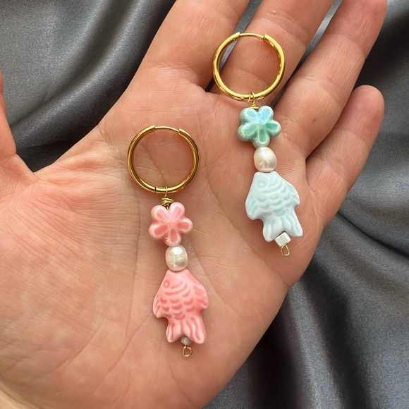 Fish Pearl Earrings - Picture 7 of 8